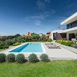 Sealine Villa Póla